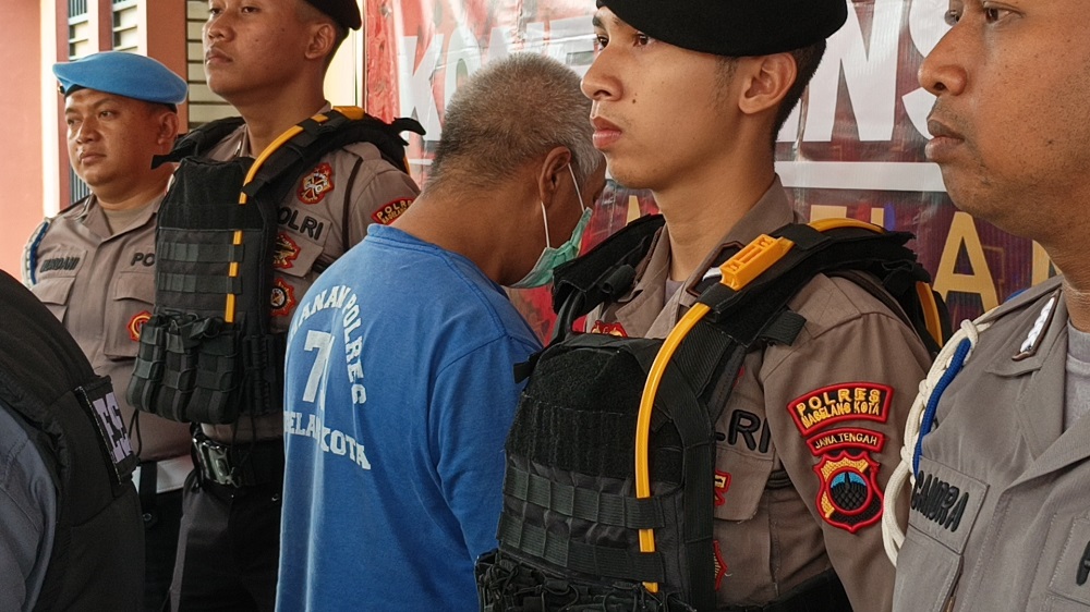 Tersangka AF alias B saat gelar perkara di Mapolres Magelang Kota, Senin (24/11/2025).