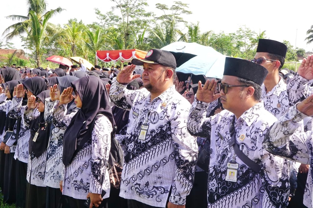 Upacara Hari Guru Nasional 2025 tingkat Kabupaten Magelang yang digelar di Lapangan Bagas-Bagus Pancuranmas, Desa Pancuranmas, Kecamatan Secang, Selasa (25/11/2025).
