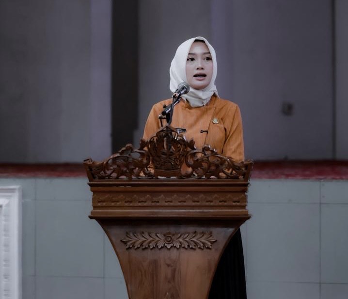 Wabup Nadia Muna ketika berbicara dalam acara Sosialisasi Pencegahan dan Penanganan Anak Tidak Sekolah di Graha Bhumi Phala Kabupaten Temanggung, Kamis (27/11/2025).