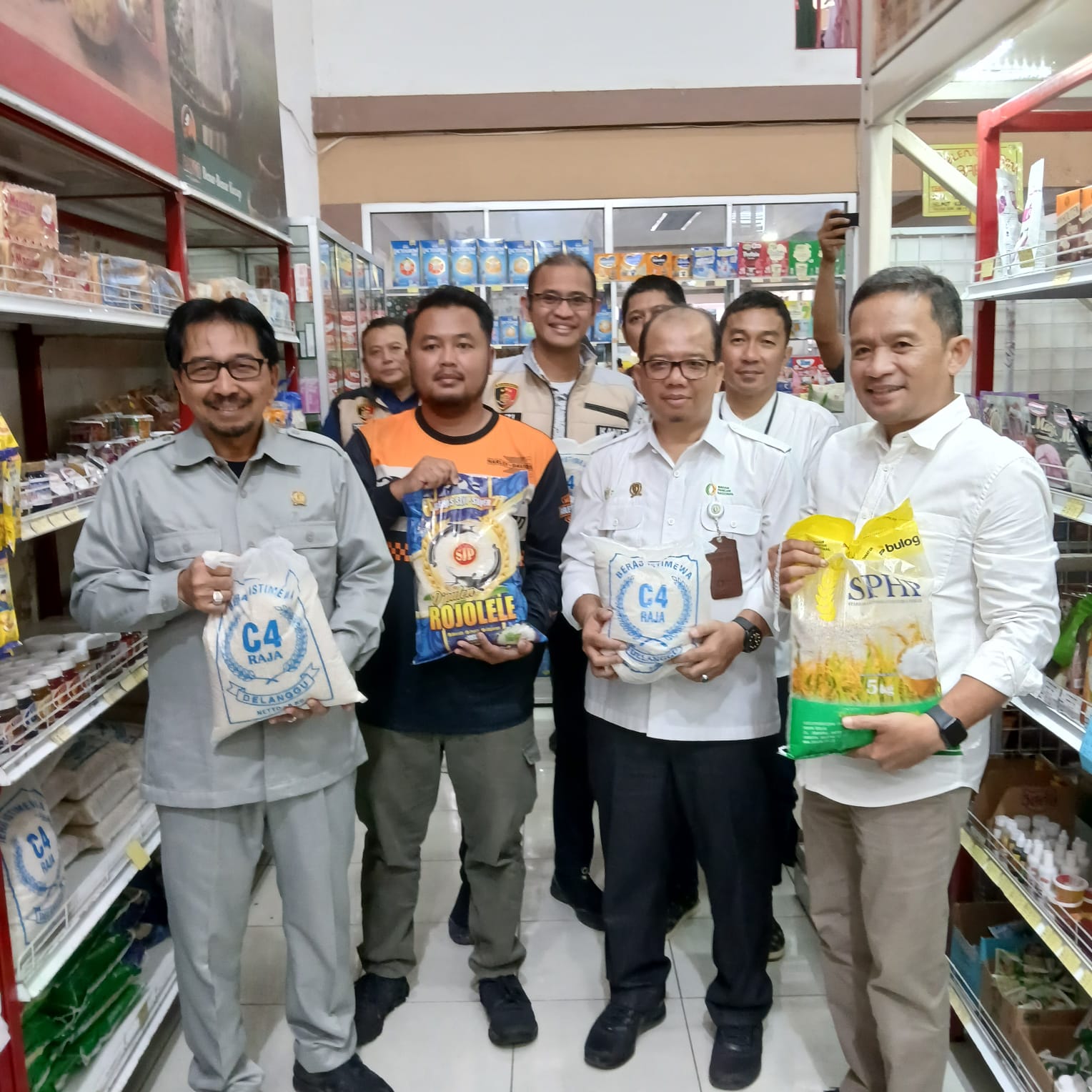 Tim Satgas Pangan dan Bapanas mengadakan pantauan harga beras SPHP di ritel dan pasar tradisional Kabupaten Magelang, Jumat (28/11/2025).