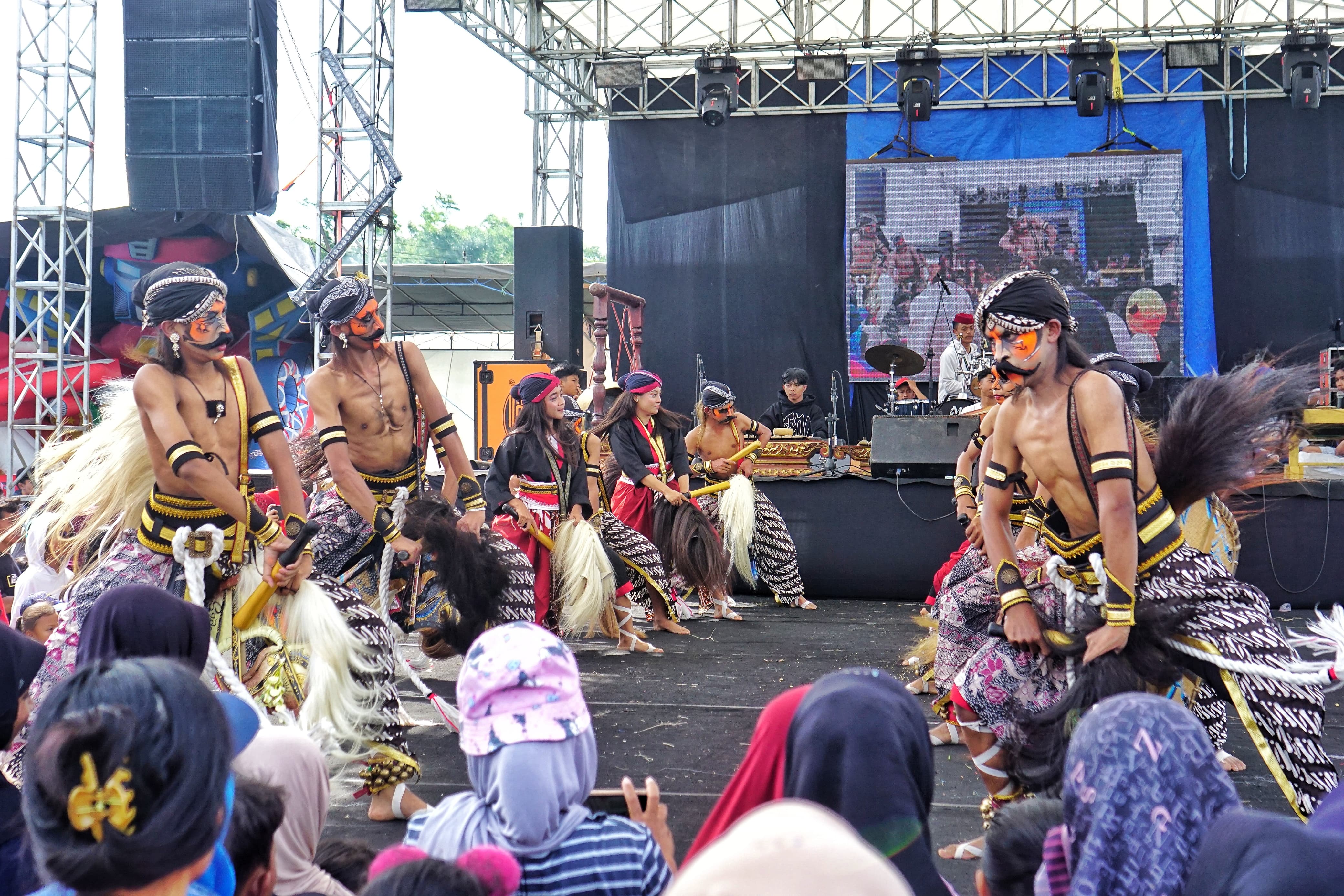 Festival kesenian tradisional tingkat Kecamatan Grabag, Kabupaten Magelang.  &nbsp;