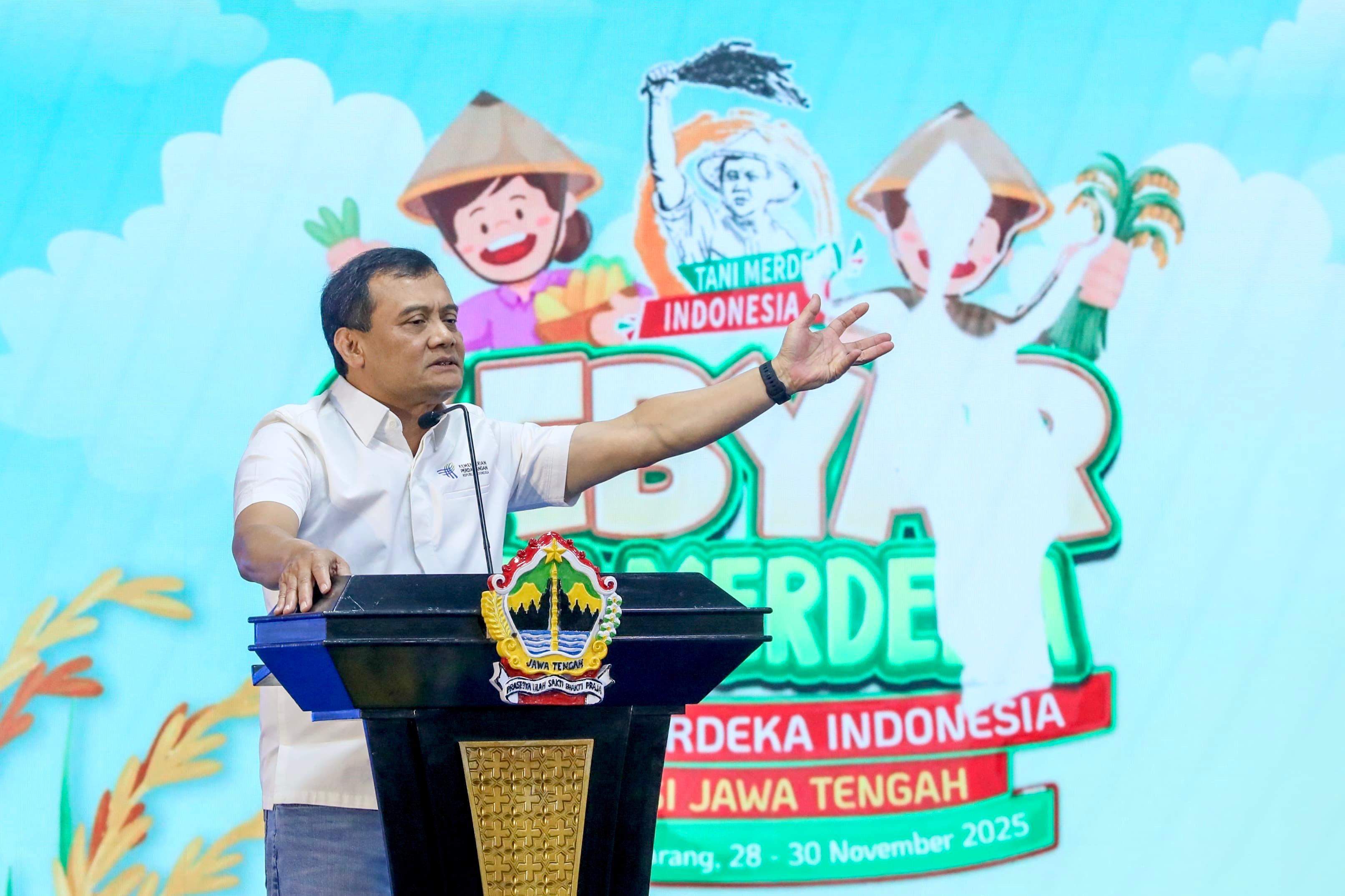 Gubernur Jawa Tengah Ahmad Luthfi menghadiri acara Gerakan Tani Merdeka 2025 di Grhadika Bhakti Praja Semarang,  Sabtu (29/11/2025).