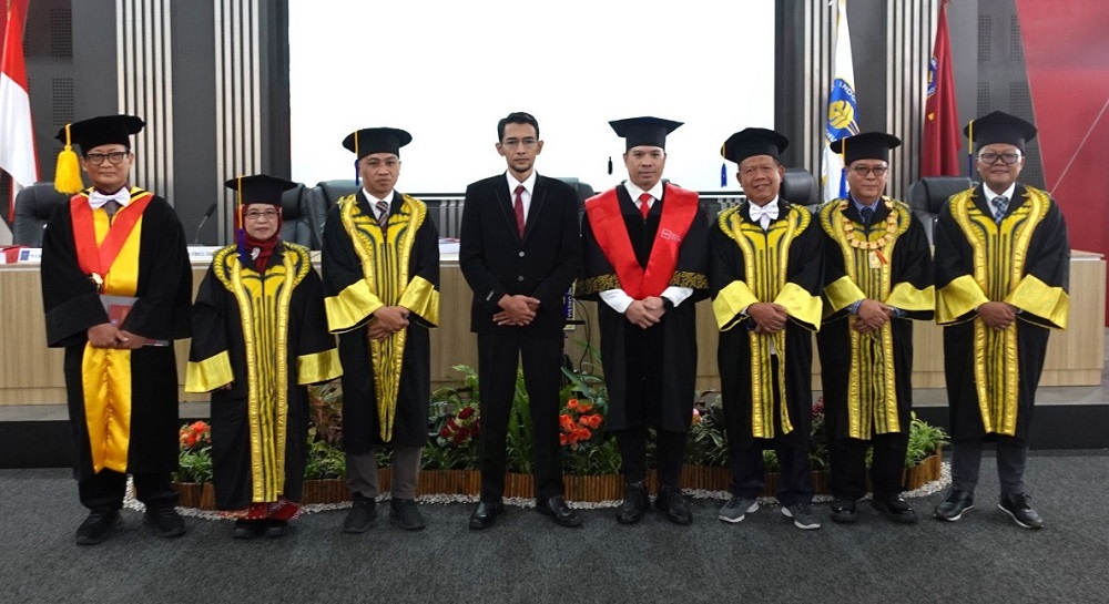 Chrisna Bagus Edhita Praja meraih gelar Doktor Hukum dari Fakultas Hukum UII Jogjakarta.