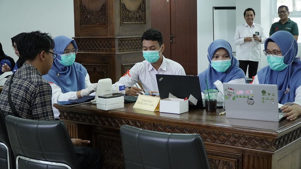 Layanan Cek Kesehatan dan Tes VCT dalam memperingati momen hari AIDS Sedunia di Universitas Tidar (Untidar) Magelang.
