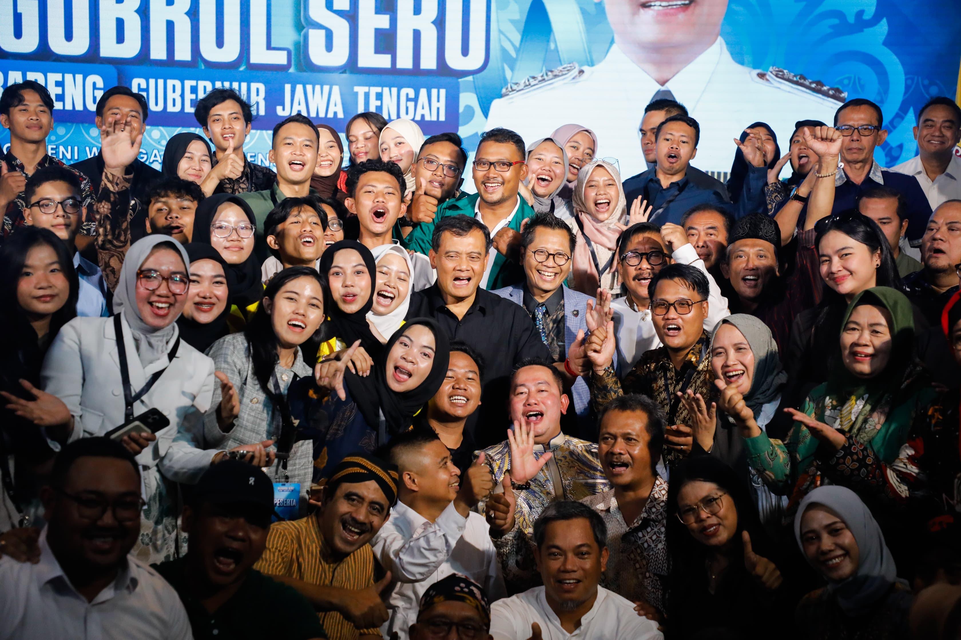 Gubernur Ahmad Luthfi bersama para perantau asal Jawa Tengah di TMII dalam acara Ngobrol Seru Bareng Gubernur, Sabtu (5/12/2025).