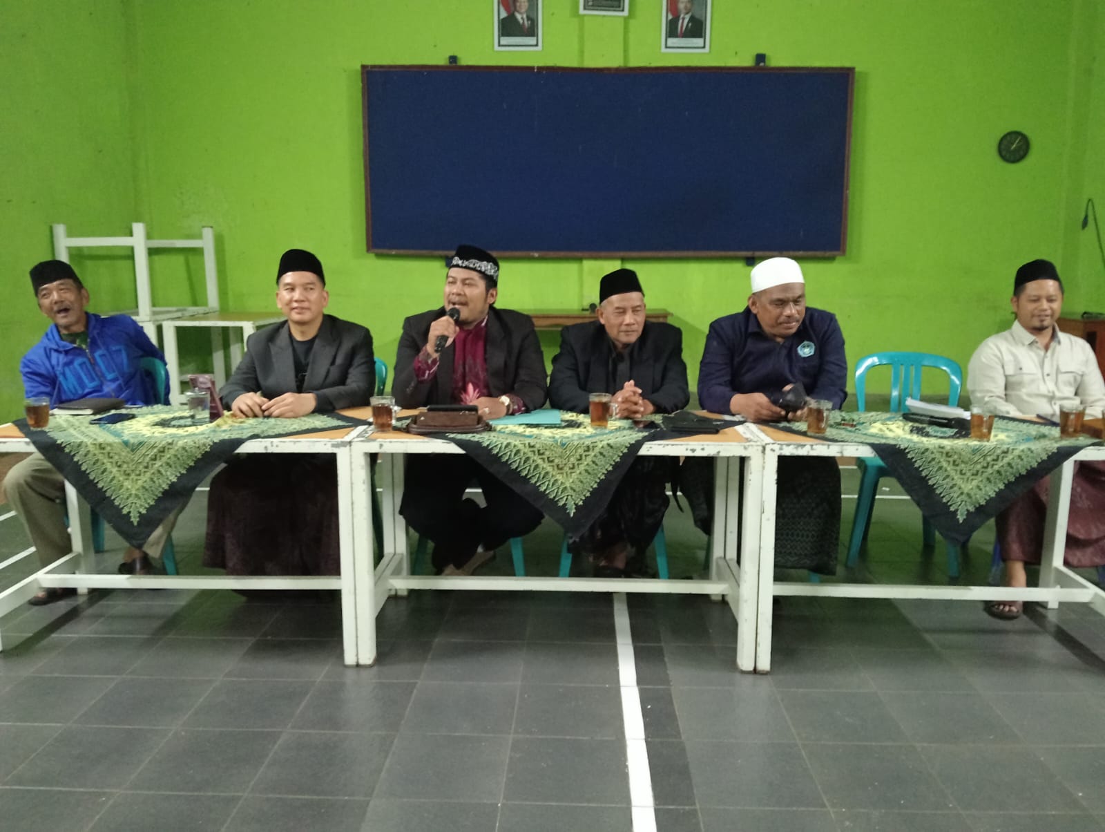 Pembacaan putusan Pengadilan Agama Temanggung terkait sengketa bondo Masjid Wali  Mangkuyudo Desa Ketitang, Jumo, Sabtu (6/12/2025) di balai desa setempat yang dihadiri warga dan tokoh masyarakat.