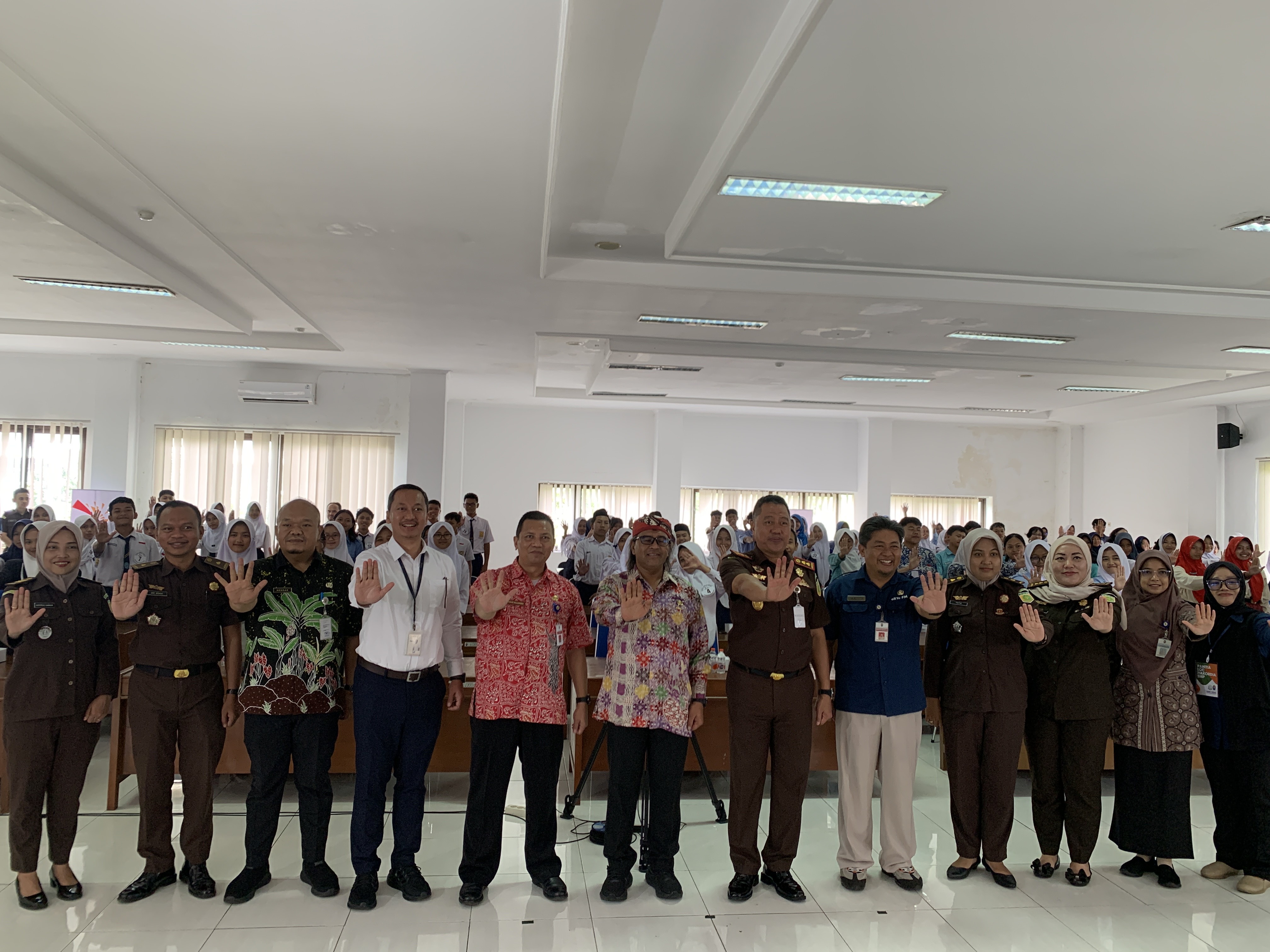 Pembukaan lomba cerdas cermat jenjang SMP dalam rangka Hakordia Kabupaten Temanggung, Selasa (9/12/2025).