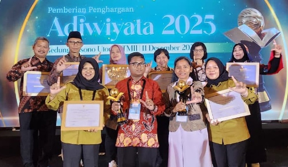 Tujuh sekolah di Kota Magelang meraih penghargaan Adiwiyata Mandiri dan Nasional 2025.