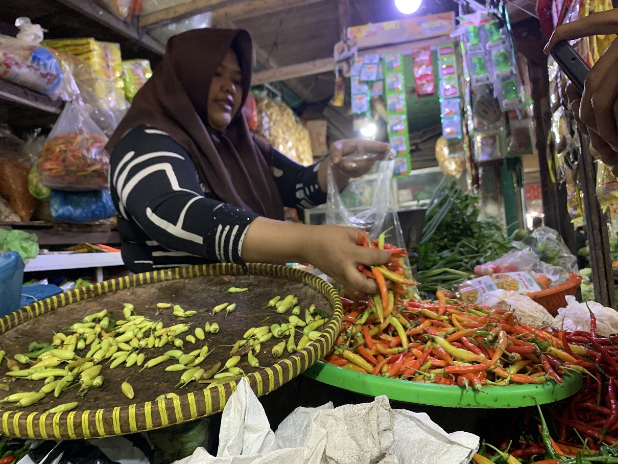Pedagang di Pasar Kliwon Temanggung mengaku harga cabai per kilogram mencapai Rp 80 ribu.