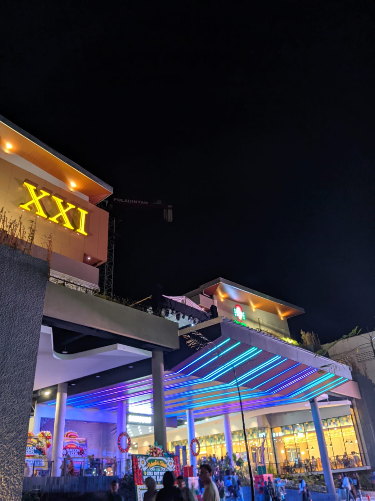 The Aloon-Aloon, mal baru di Kota Magelang disambut antusias warga Magelang.