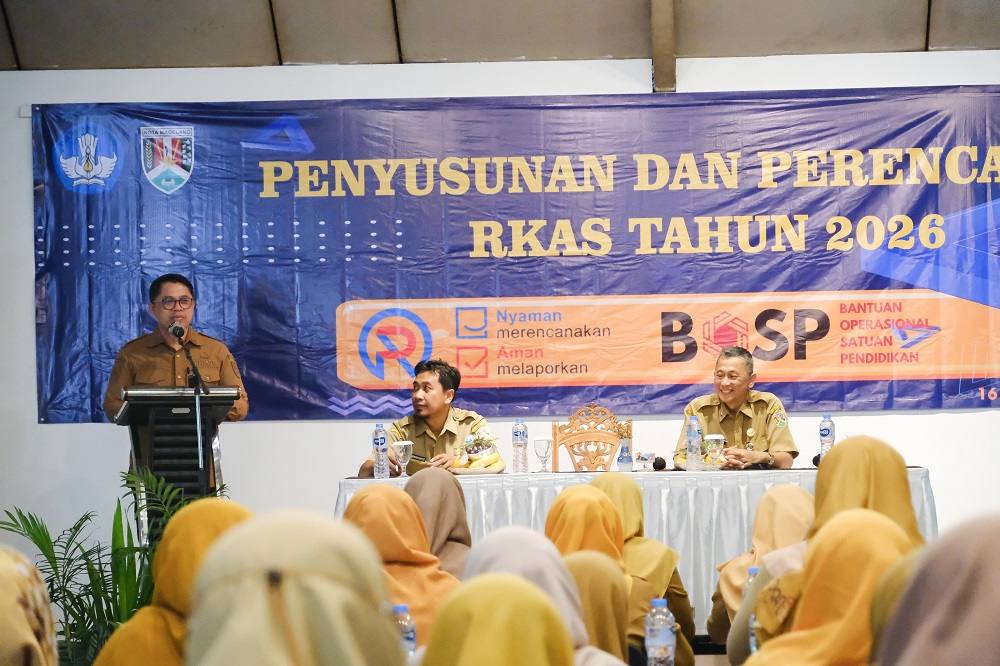 Wali Kota Magelang Damar Prasetyono saat acara Pendampingan Pengelolaan Dana BOS di Hotel Trio Kota Magelang, Selasa (16/12/2025)