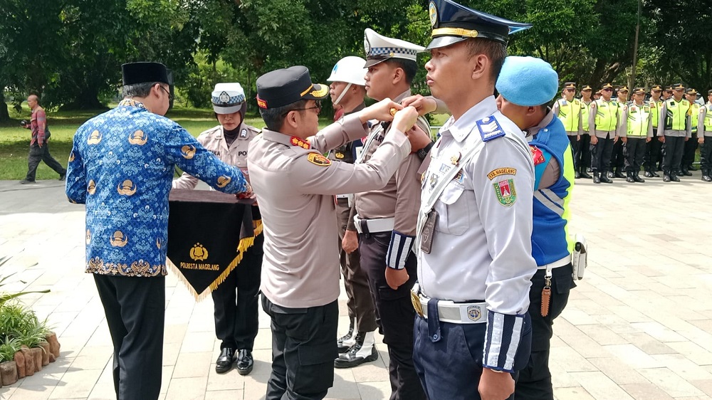 Apel Gelar Pasukan Operasi Lilin Candi 2025 yang digelar di Taman Wisata Borobudur, Kabupaten Magelang, Jumat (19/12/2025).