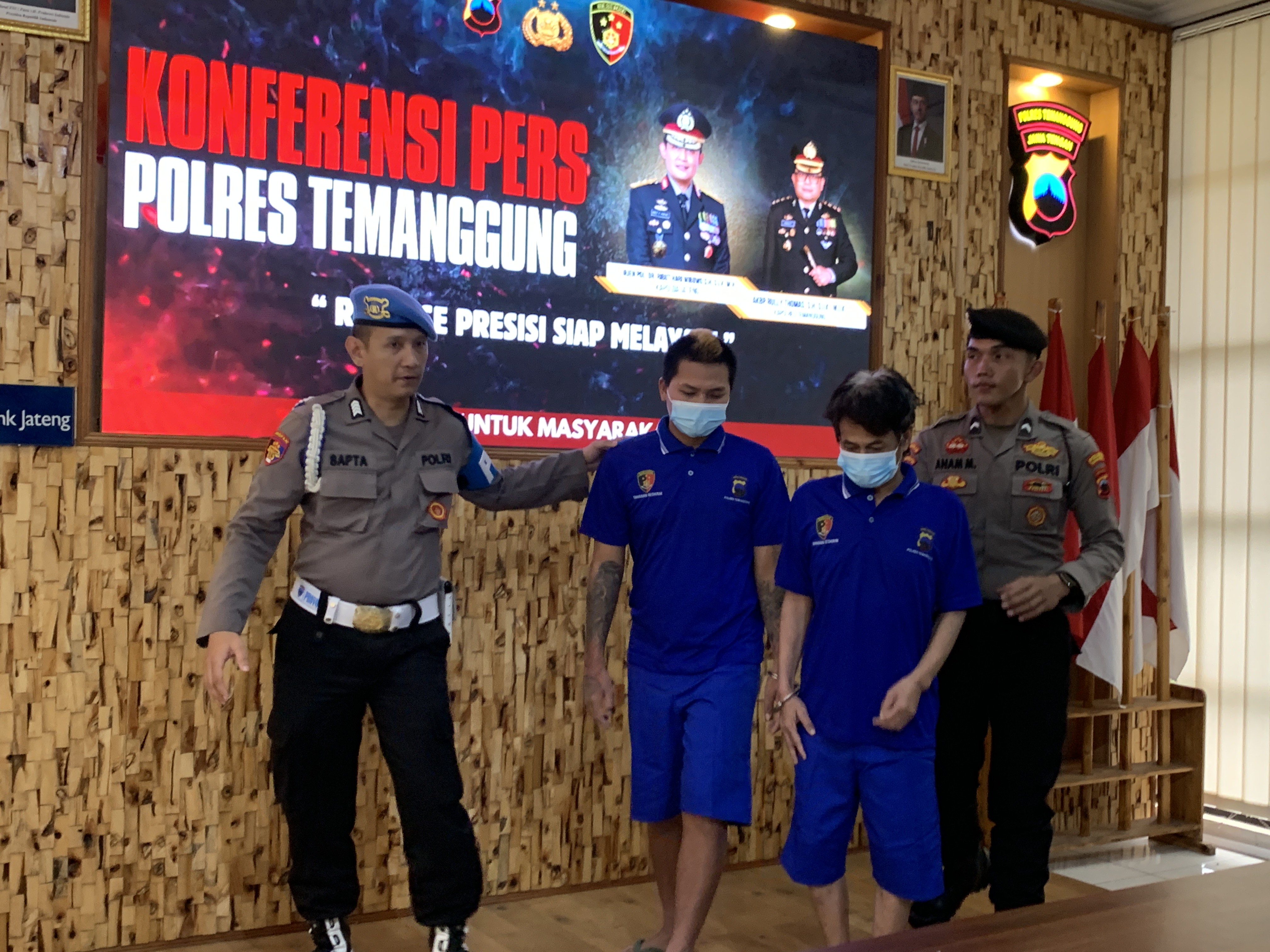 Dua pencuri motor warga Grabag Kabupaten Magelang digelandang petugas Polres Temanggung.