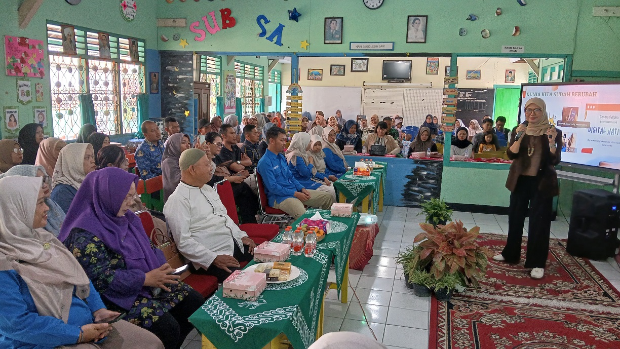 Parenting yang diadakan SD Potrobangsan 3 Kota Magelang bersamaan dengan penerimaan rapor pada Jumat (19/12) menghadirkan narasumber psikolog Ine Indrawati dari UPT PPA Kota Magelang.