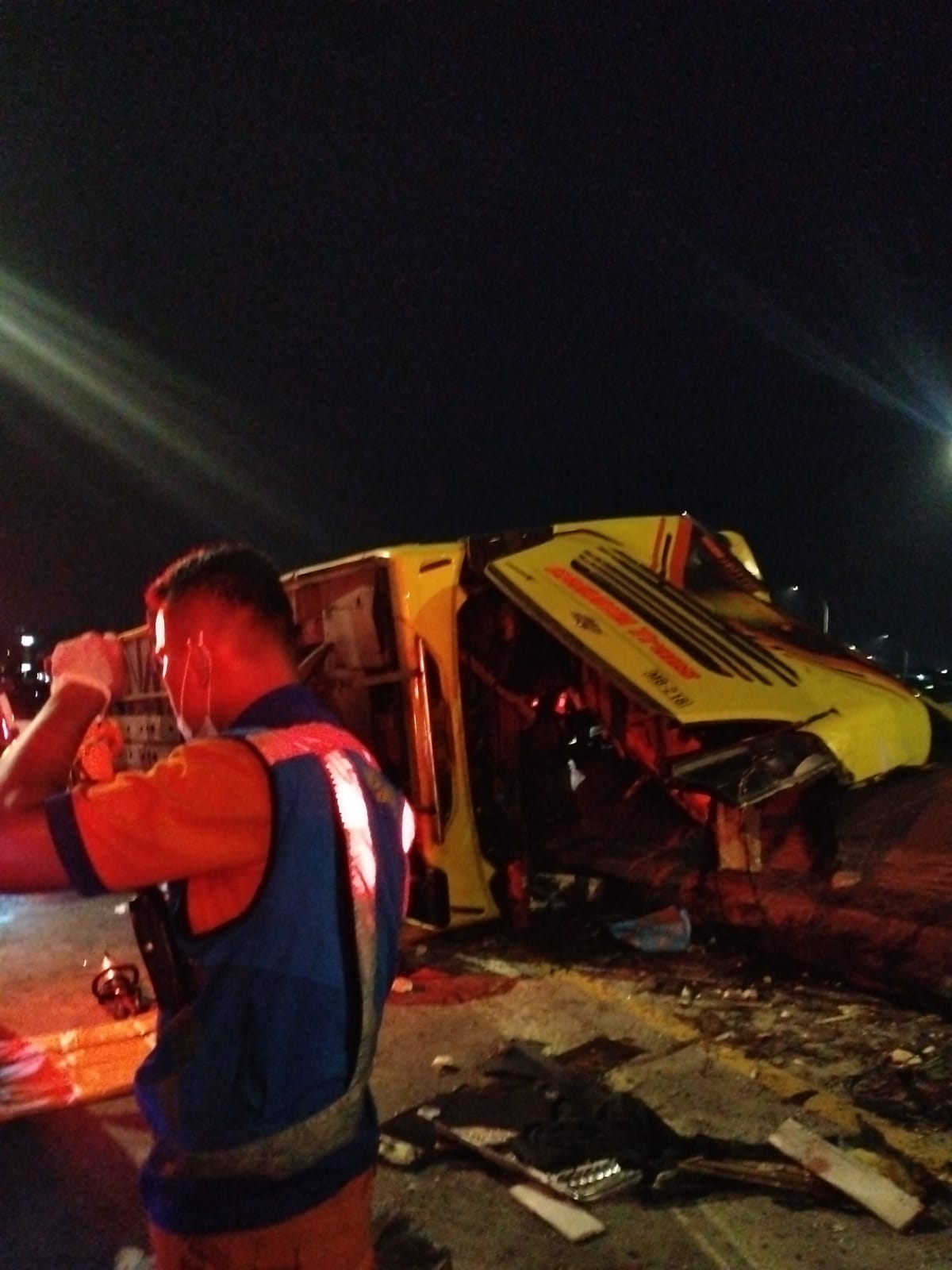Bus Cahaya Trans yang mengalami kecelakaan di Tol Krapyak Semarang.