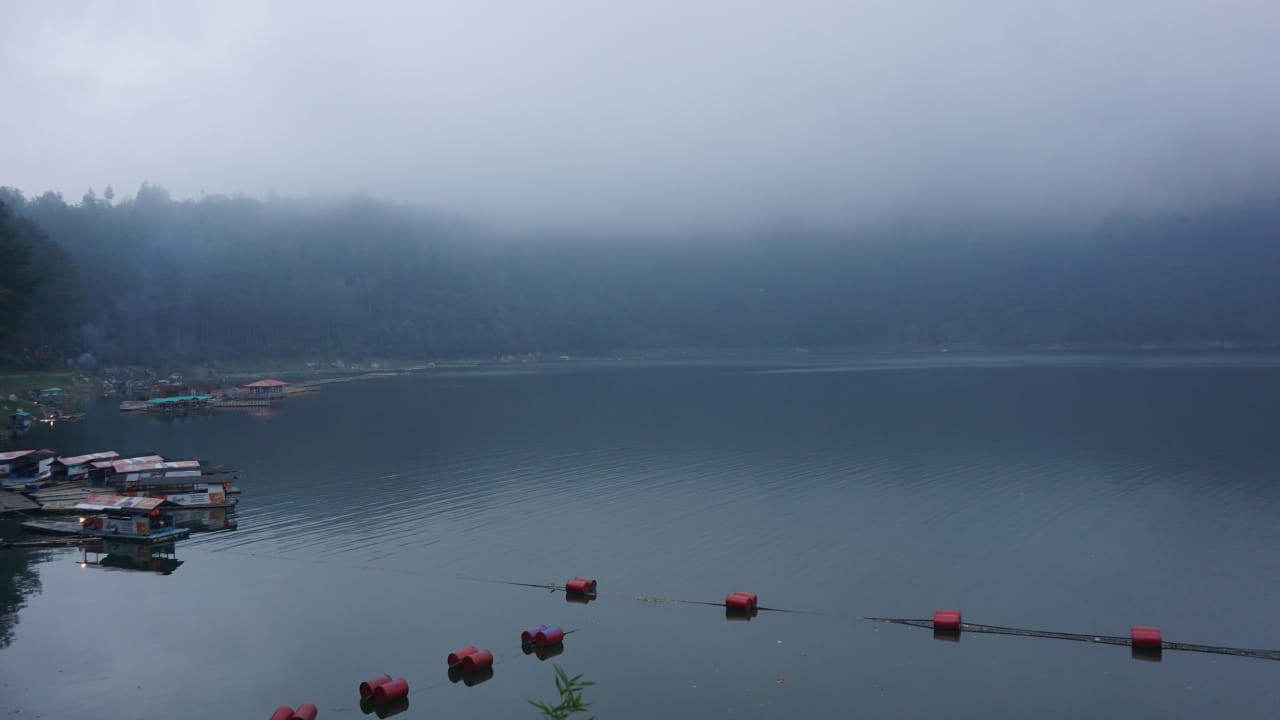 Telaga Menjer di Garung Wonosobo menjadi destinasi yang banyak dikunjungi wisatawan.