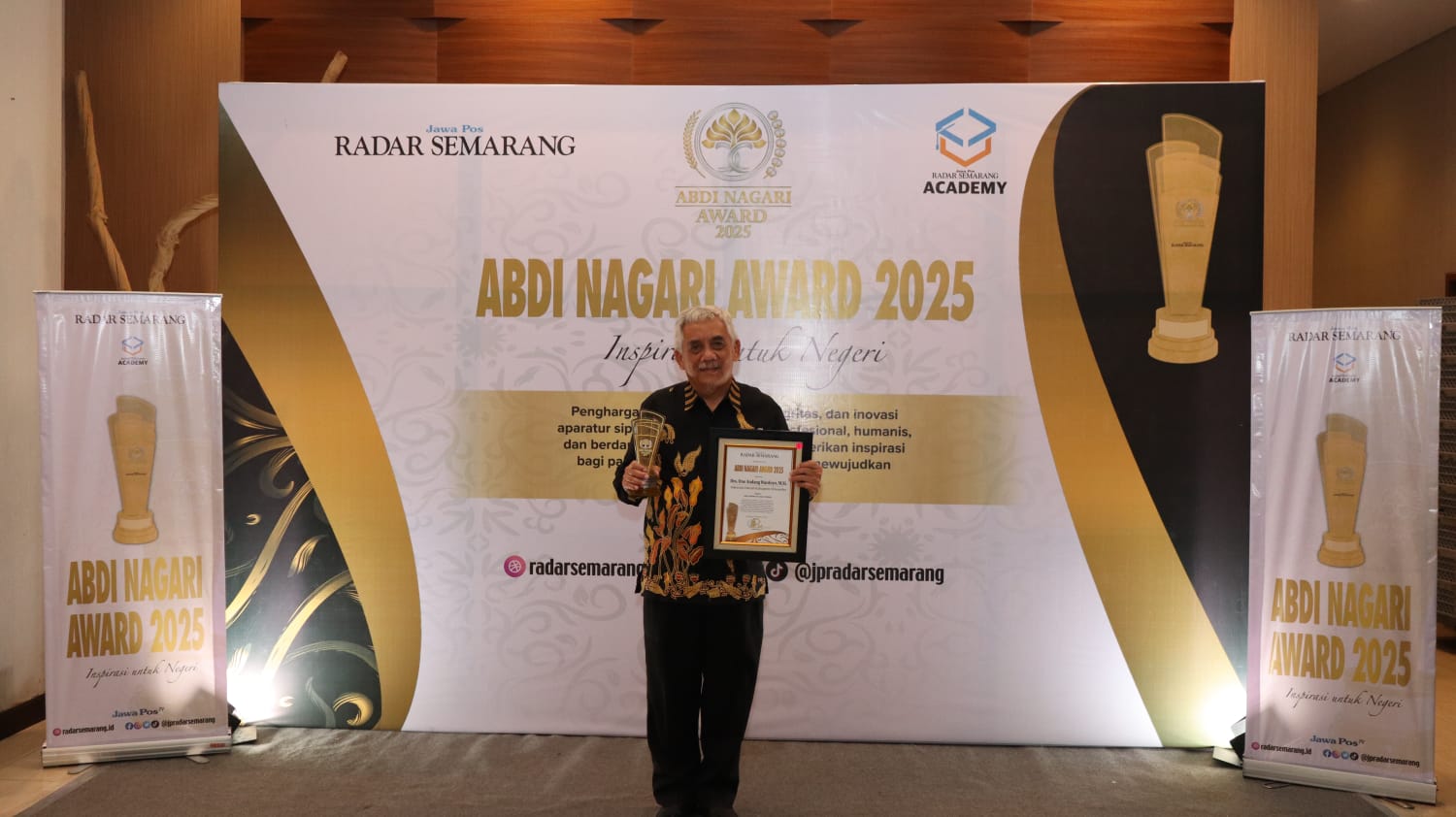 Drs One Andang Wardoyo meraih Abdi Nagari Award 2025 kategori Abdi Inspiratif Jawa Tengah.