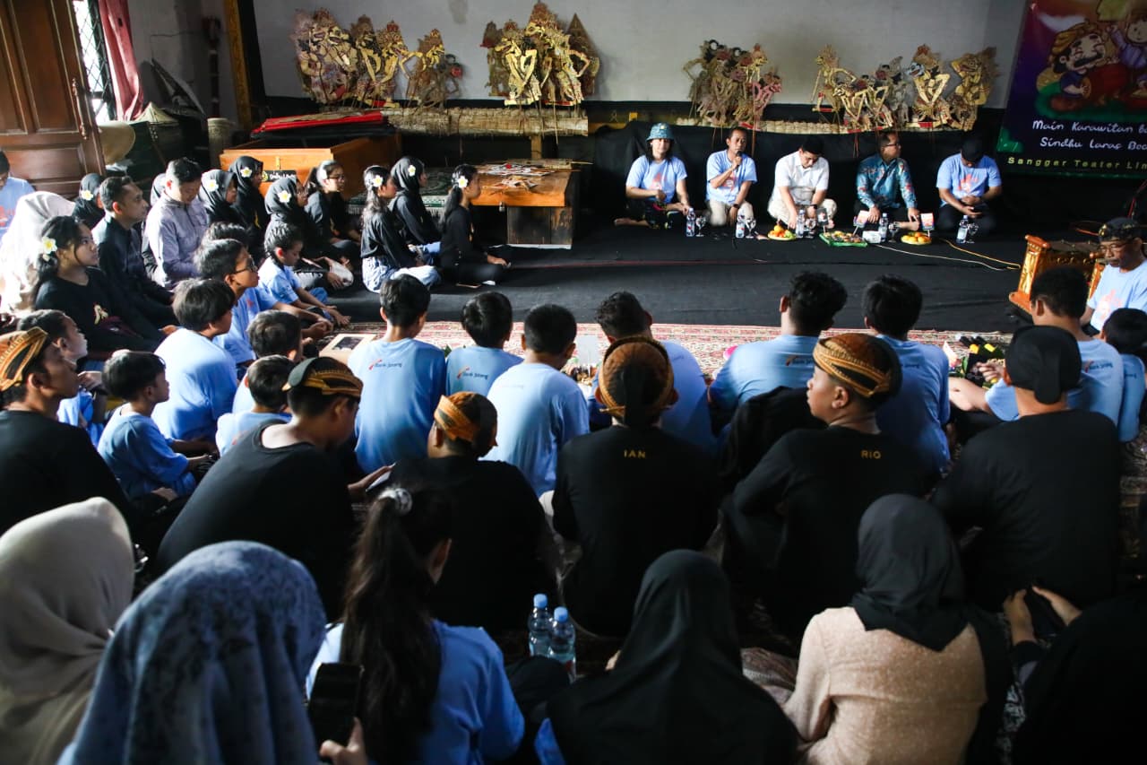 Peringatan ulang tahun ke-4, Sanggar Sindhu Laras Bocah, di Sanggar Teater Lingkar, Kedungmundu, Semarang yang dihadiri Wagup Jateng Taj Yasin, Sabtu (27/12/2025)