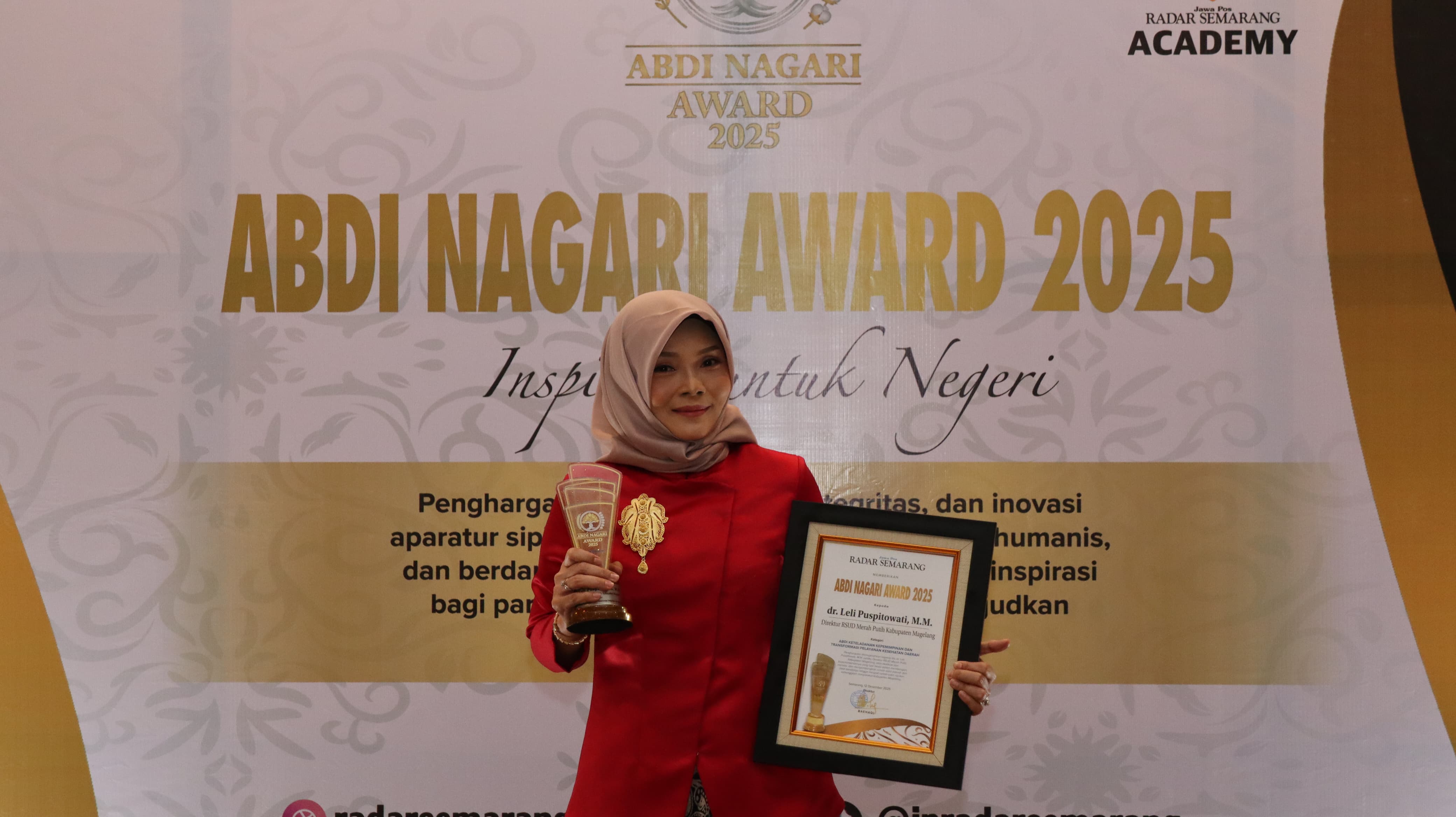 Dokter Leli Puspitowati meraih Abdi Nagari Award 2025 kategori Abdi Keteladanan Kepemimpinan dan Transformasi Pelayanan Kesehatan Daerah.