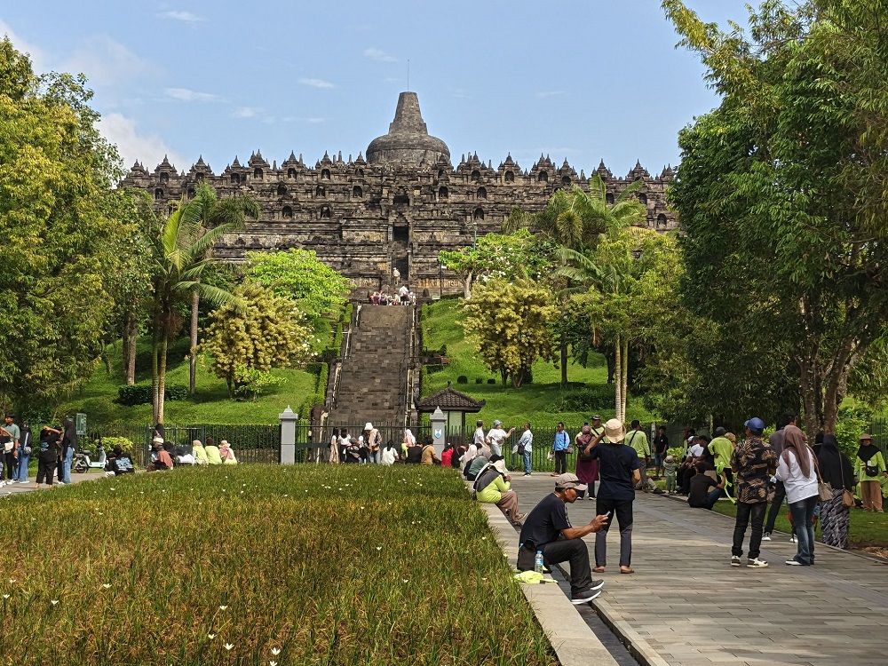 Pemkab Magelang akan menggelar sendratari, penggalangan dana, doa bersama, dan penerbangan balon harapan pada malam pergantian tahun di Taman Wisata Borobudur.