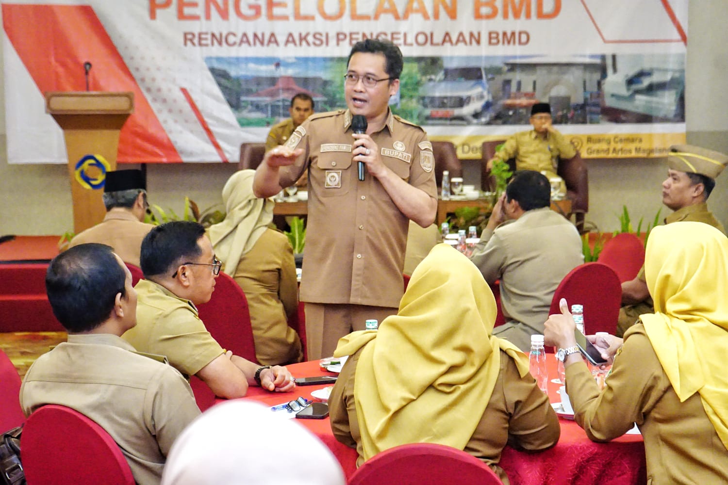 Bupati Magelang Grengseng Pamuji memberikan pengarahan pada kegiatan Pembinaan Pengelolaan Barang Milik Daerah.