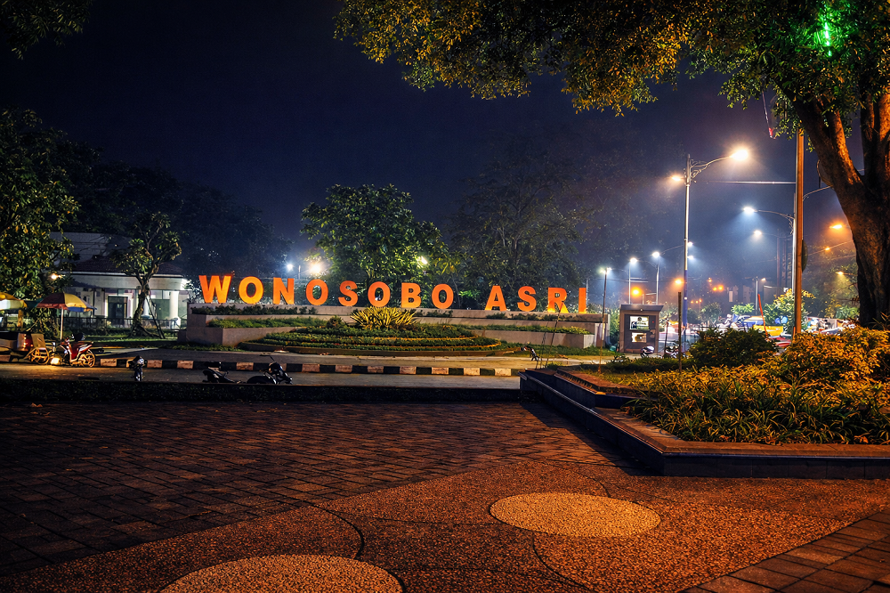 Pemkab Wonosobo menyiapkan pentas religi akhir tahun berupa shalawatan dan doa bersama di Alun-alun Wonosobo.