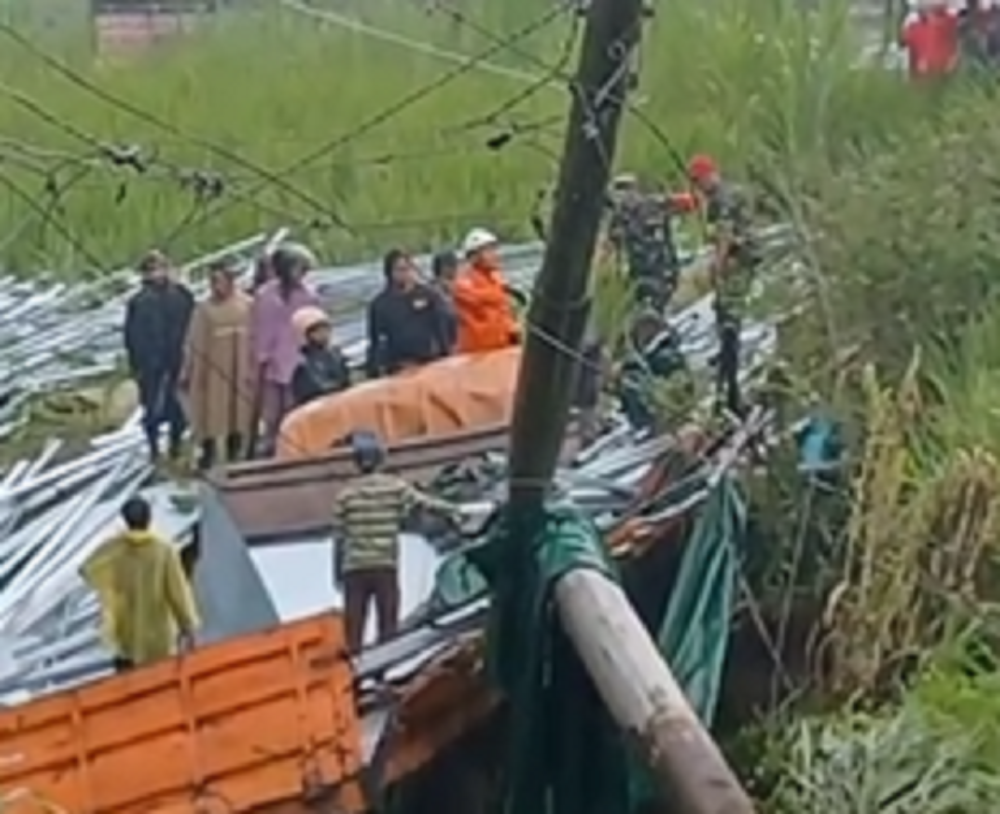 Kecelakaan lalu lintas kembali terjadi di jalur rawan kecelakaan yang dikenal sebagai jalur tengkorak Kertek.