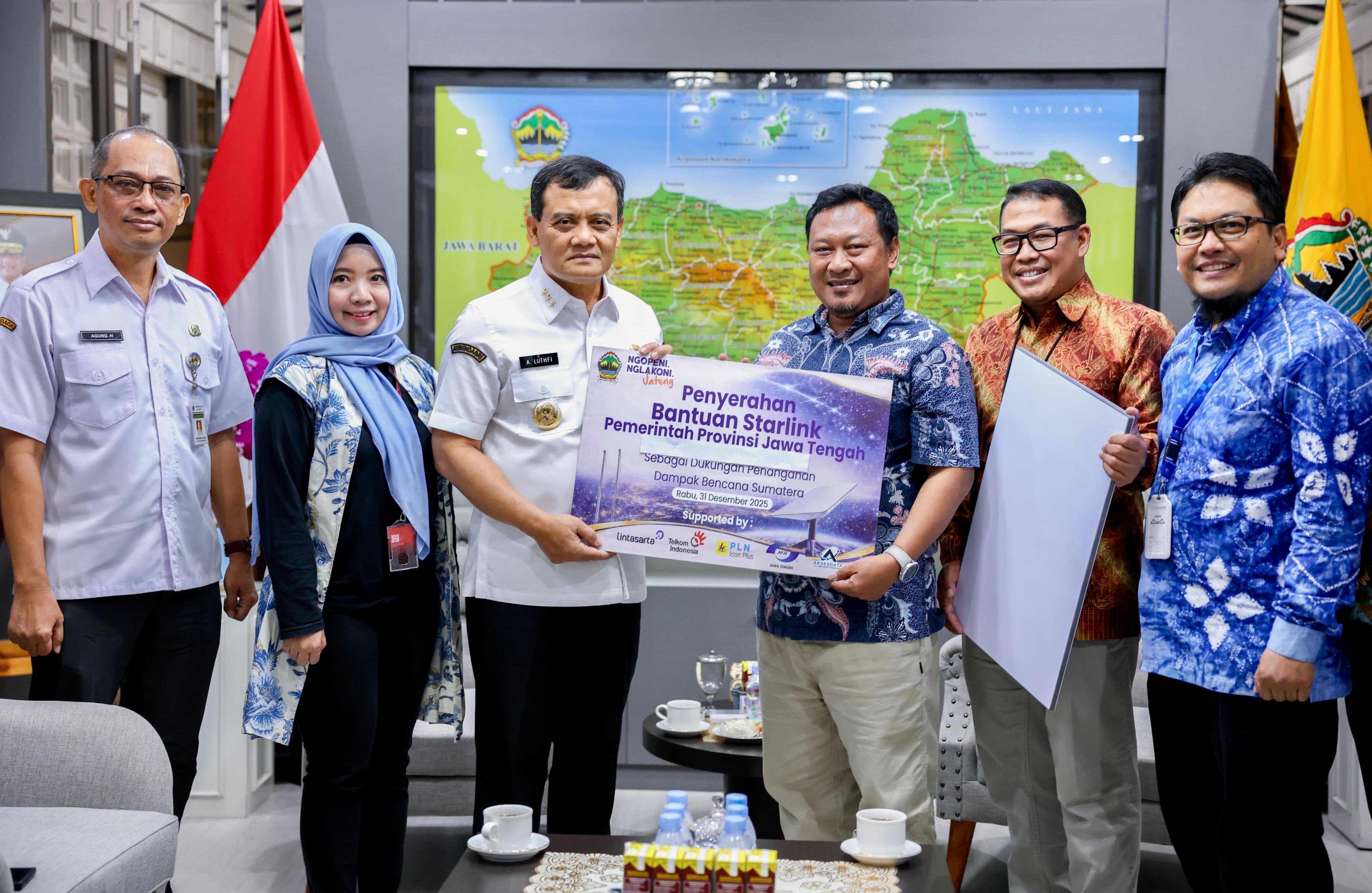 Gubernur Ahmad Luthfi menerima dukungan starlink dari APJII untuk disalurkan ke lokasi bencana di Aceh.