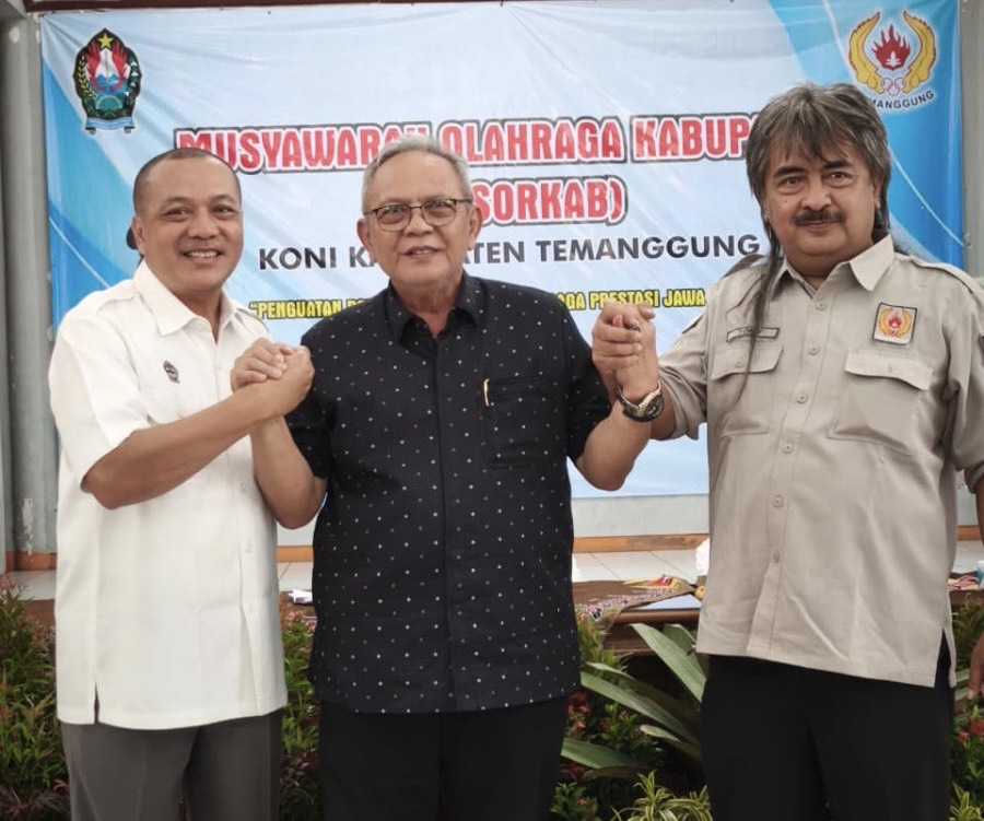 Tunggul Purnomo (tengah) ketua baru KONI Temanggung periode 2025-2029.