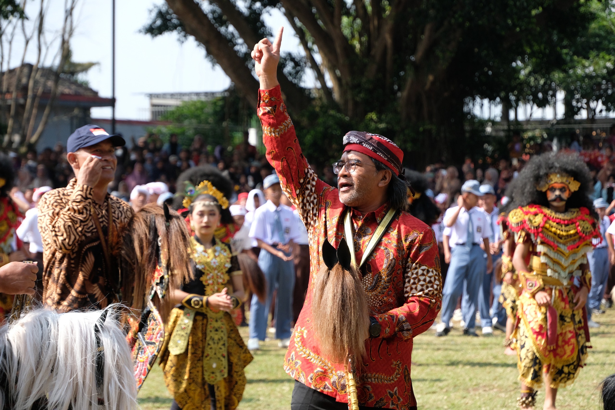 Bupati Temanggung Agus Setyawan saat menari jaran kepang.