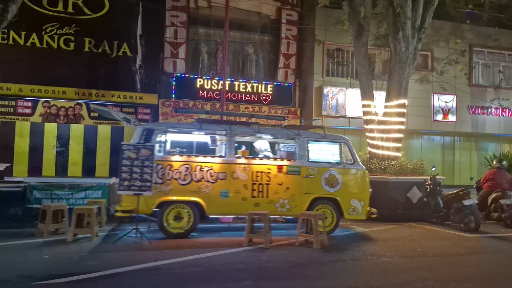 Suasana Jalan Pemuda Pecinan Kota Magelang mulai digunakan untuk berjualan&nbsp;food truck.