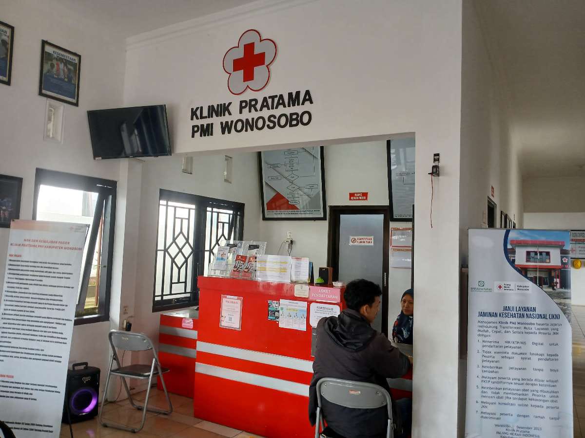 PMI Wonosobo membuka Klinik Pratama yang melayani masyarakat umum.