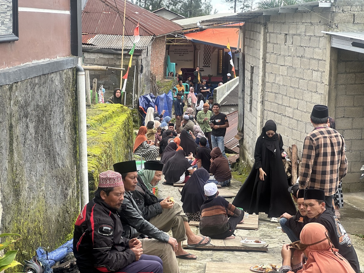Kelompok Tani Sindoro Mulyo Desa Buntu Kejajar, Wonosobo mengadakan tasyakuran kemarin (5/1).