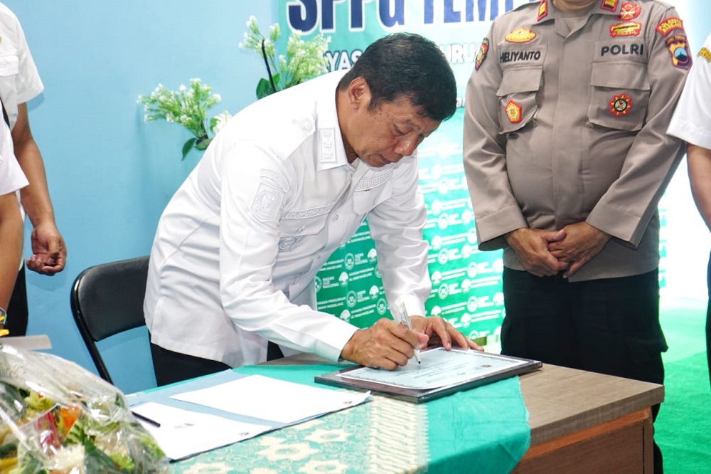 Wakil Bupati Magelang Sahid saat meresmikan SPPG Tempurejo 2, Tempuran.
