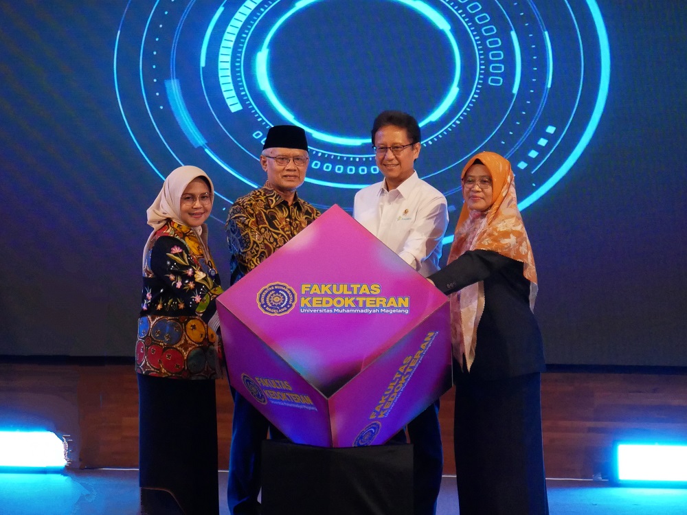 Menkes Budi Gunadi dan Ketua Umum PP Muhammadiyah Haedar Nashir meluncurkan FK Unimma, Kamis (8/1/2026).