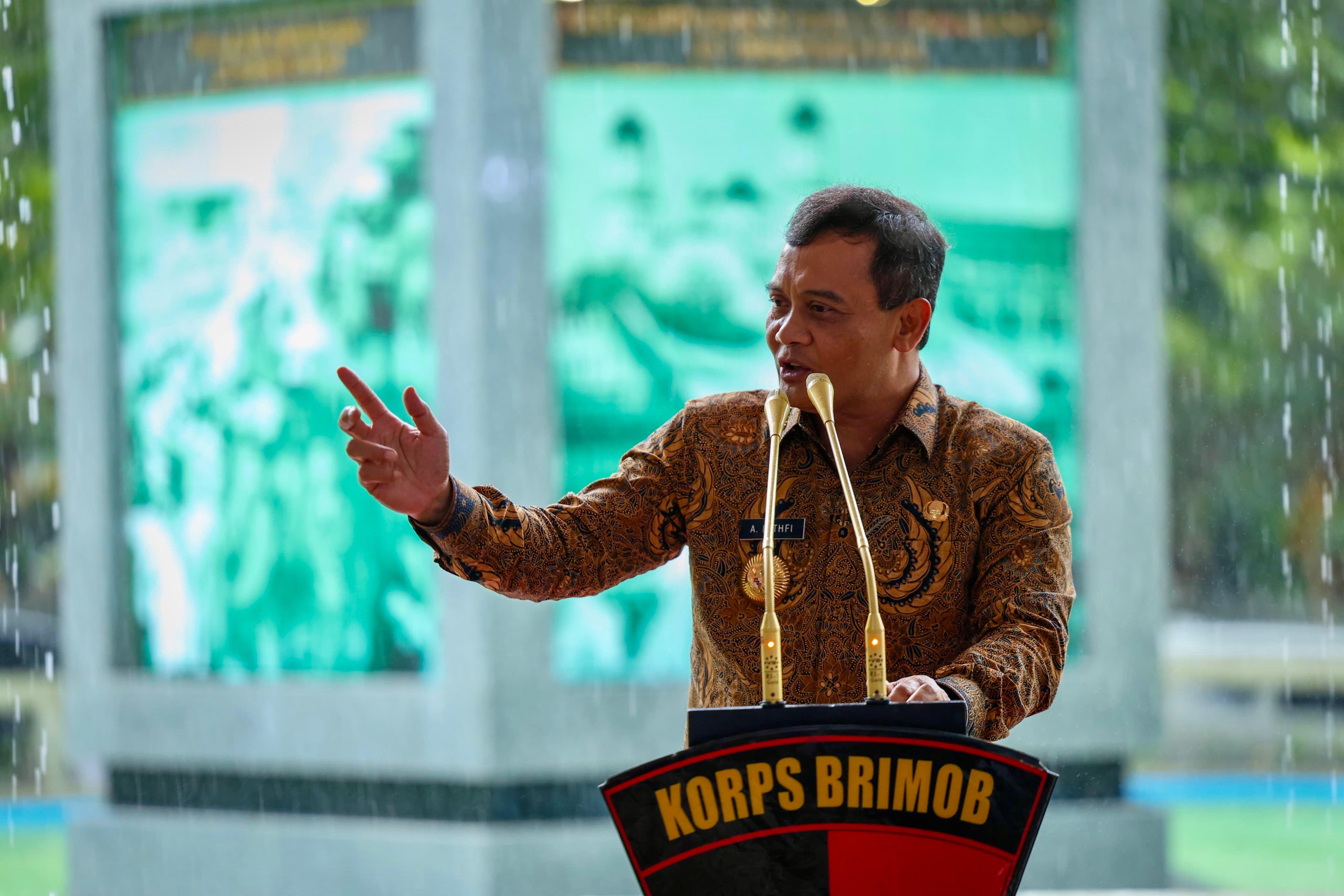 Gubernur Jateng Ahmad Luthfi  usai meresmikan patung RM Bambang Soeprapto, Jumat (9/1/2026) di kawasan Gajahmungkur, Semarang.