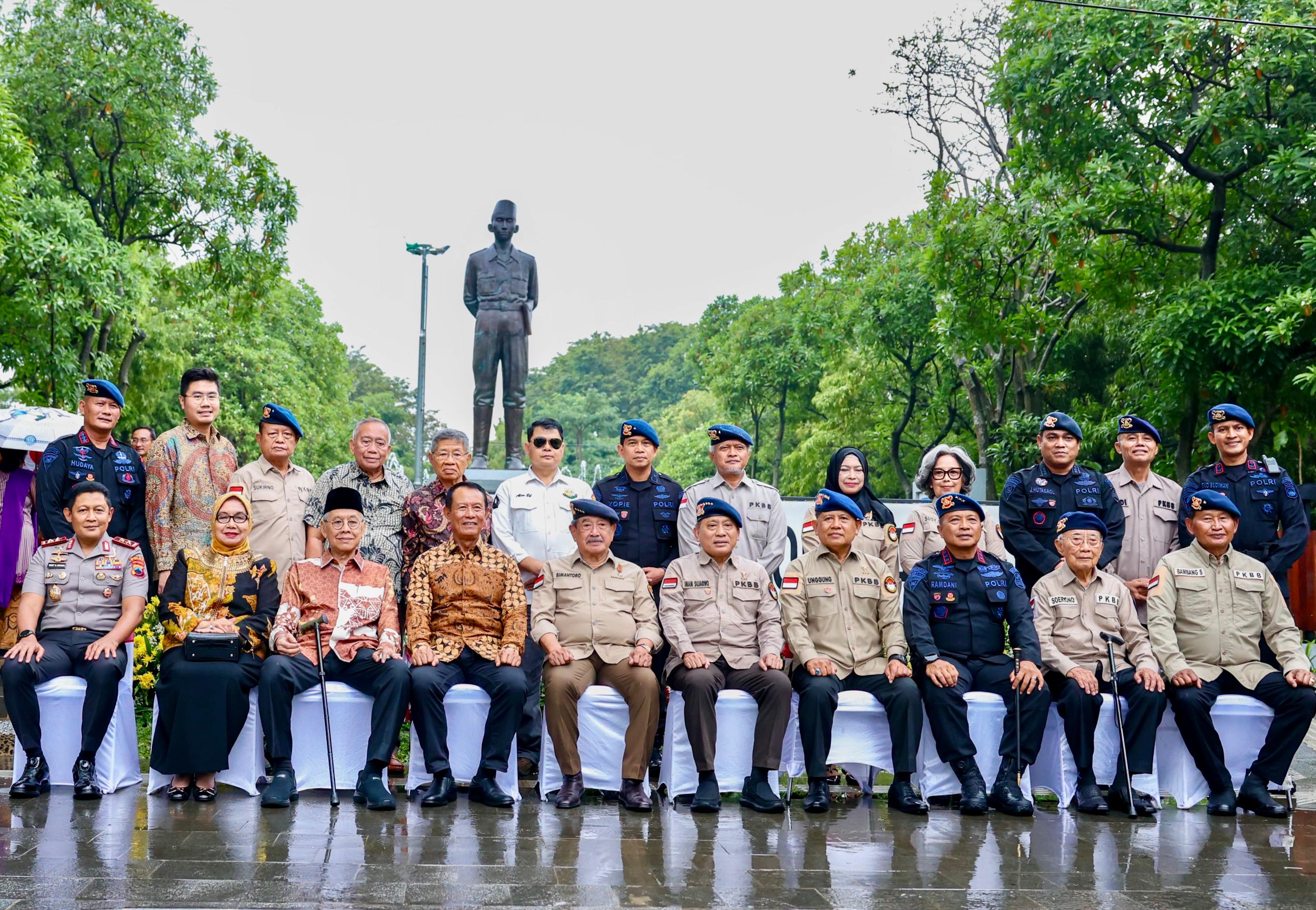 Patung RM Bambang Soeprapto yang baru diresmikan Gubernur Jawa Tengah Ahmad Luthfi, Jumat (9/1/2026) di kawasan Gajahmungkur, Semarang.