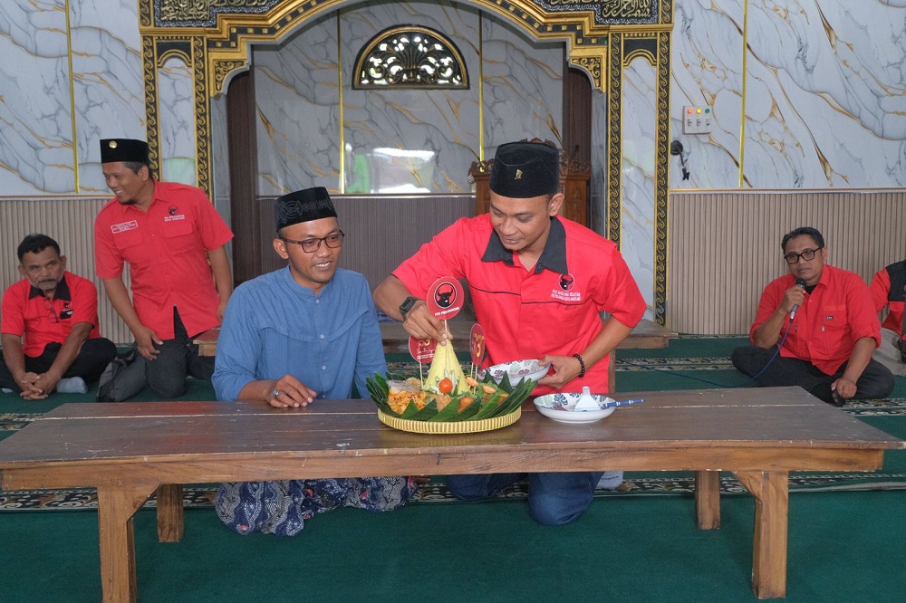 Pengurus, anggota, dan tokoh DPC PDI Perjuangan Kota Magelang menggelar tasyakuran di tiga ponpes, Sabtu (10/1/2026).