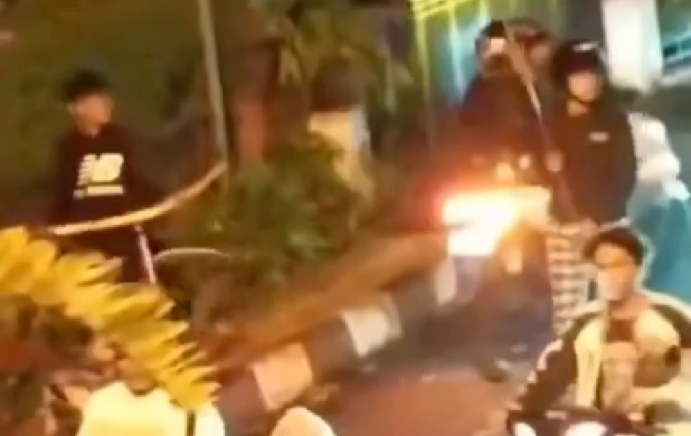 Puluhan remaja terlibat aksi tawuran di wilayah Gelangan, Kecamatan Magelang Tengah, Kota Magelang, Minggu (11/1/2026) dinihari.
