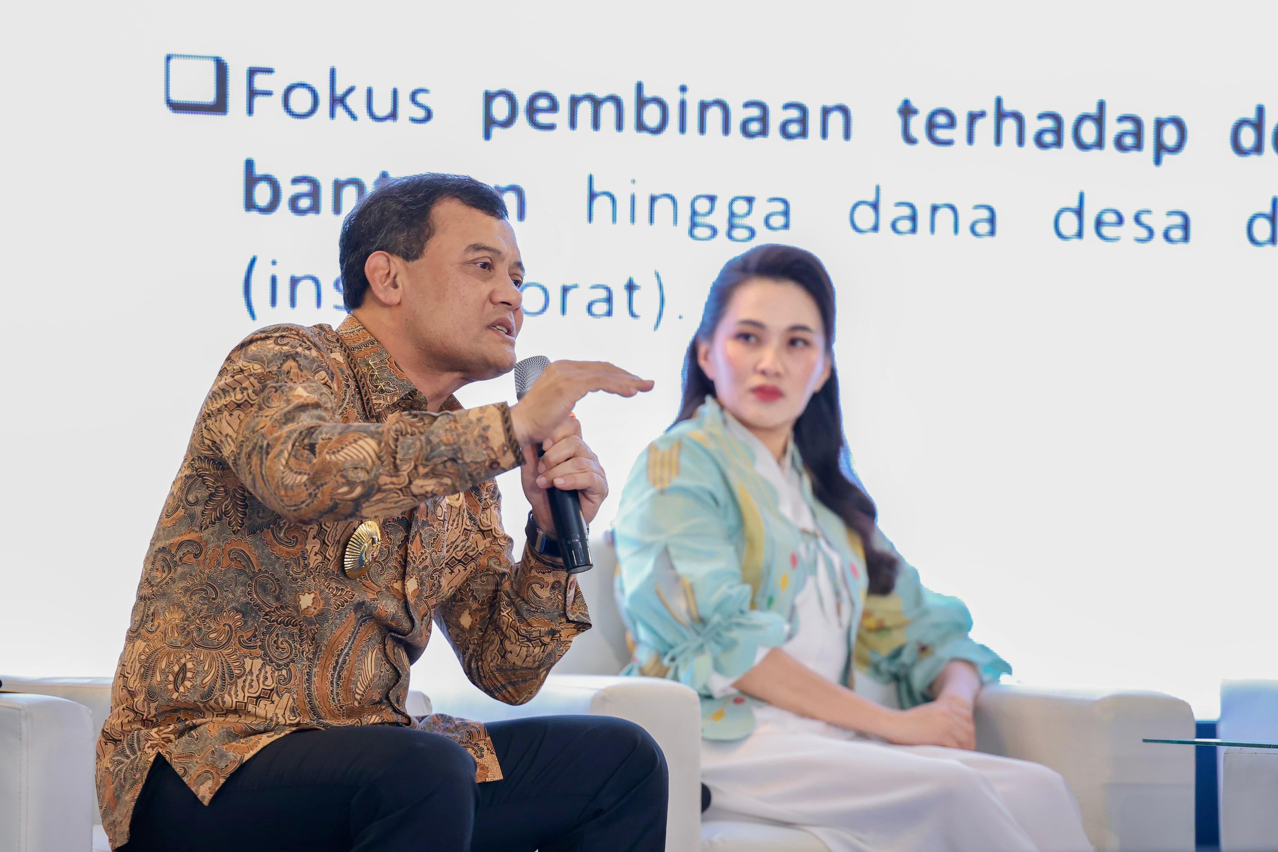 Gubernur Jateng Ahmad Luthfi bersama Gubernur Maluku Utara Sherly Tjoanda Laos dalam lokakarya Desa/Kelurahan Berprestasi di Pendopo Gede Boyolali, Rabu (14/1/2026).
