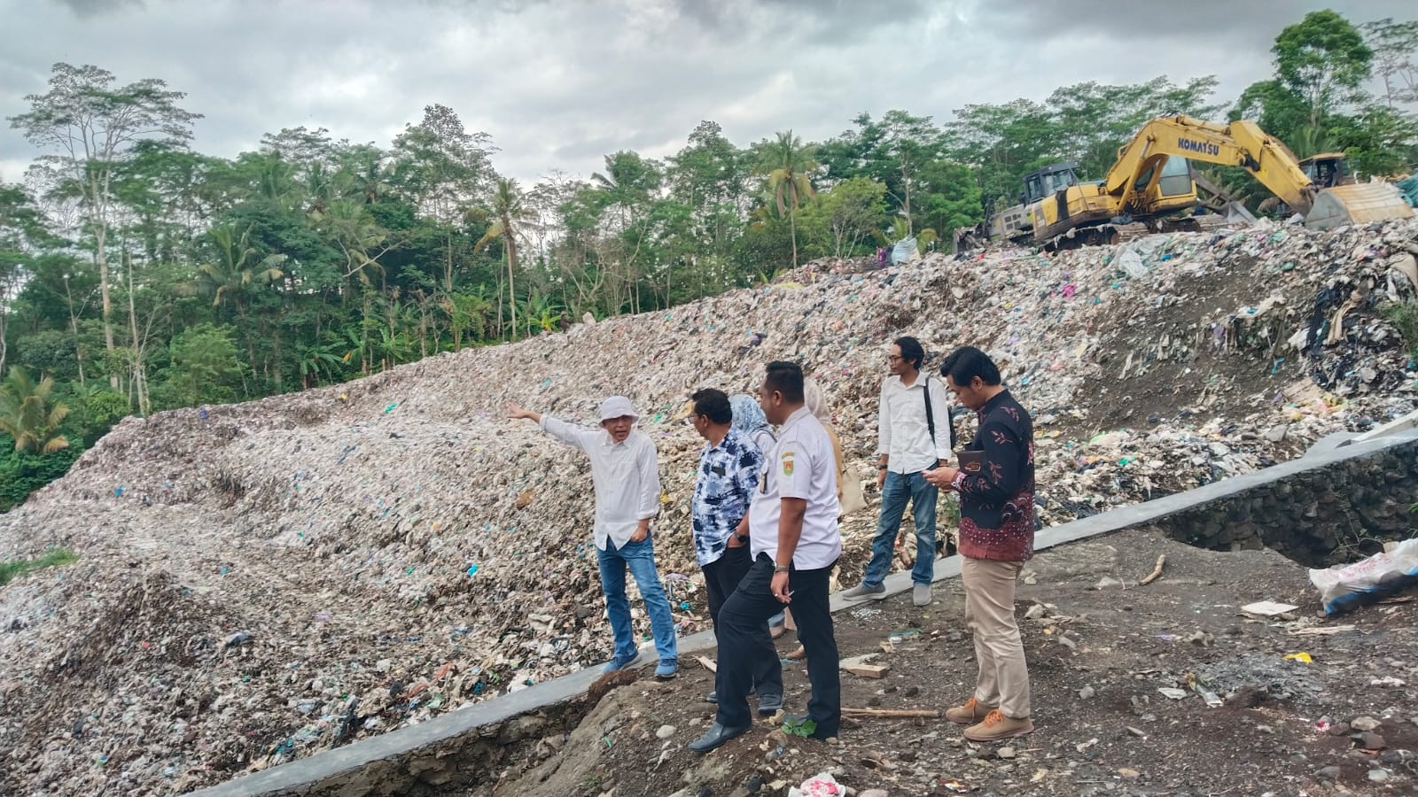 Komisi III DPRD Kabupaten Magelang melakukan inspeksi mendadak (sidak) ke Tempat Pengolahan Sampah Terpadu (TPST) Klegen, Kecamatan Grabag, serta Tempat Pembuangan Akhir (TPA) pada Rabu (14/1/2026).