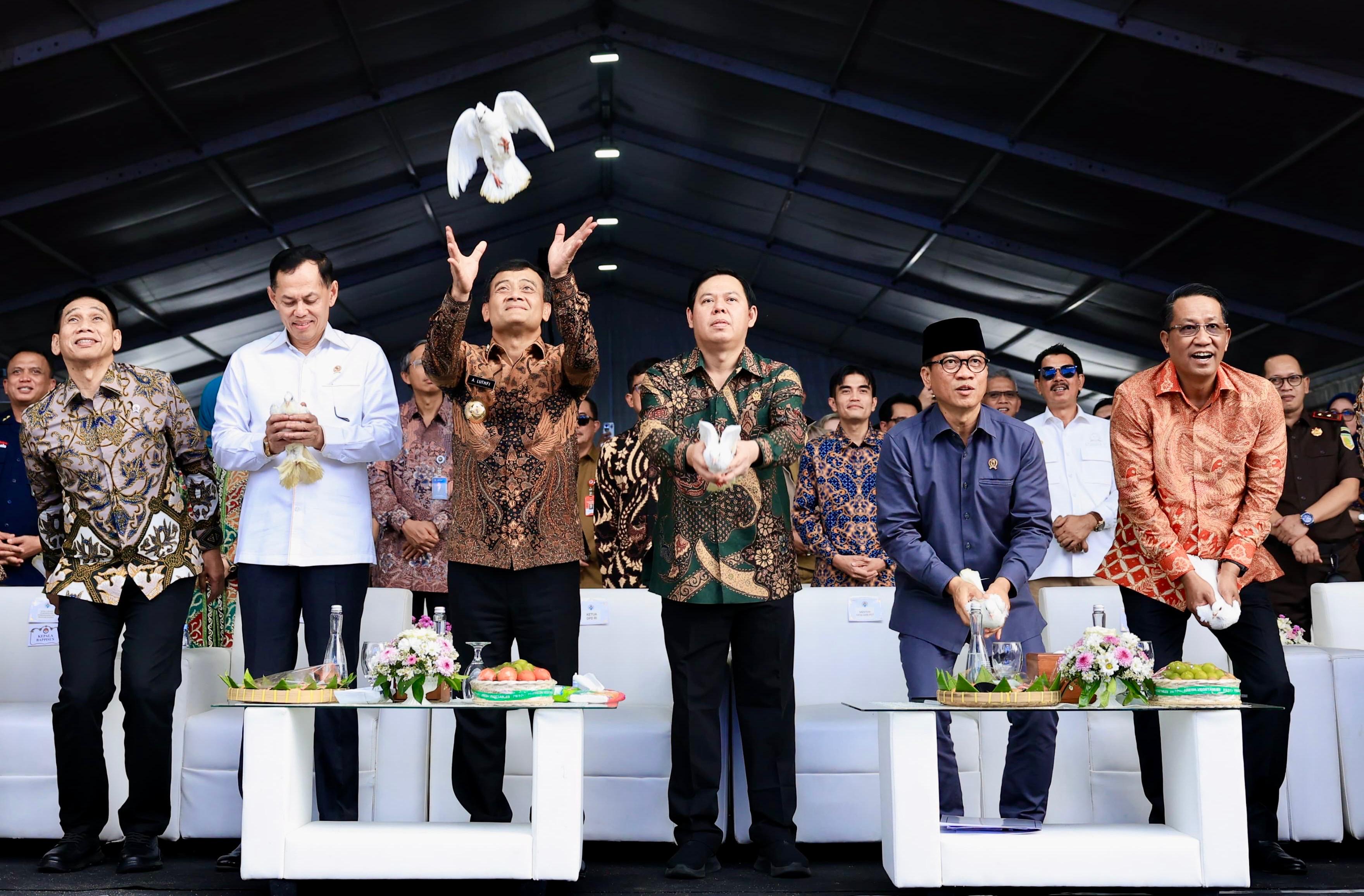 Peringatan Hari Desa di Lapangan Kawasan Kebun Raya Indrokilo Desa Butuh, Mojosongo, Boyolali, Kamis (15/1/2026).