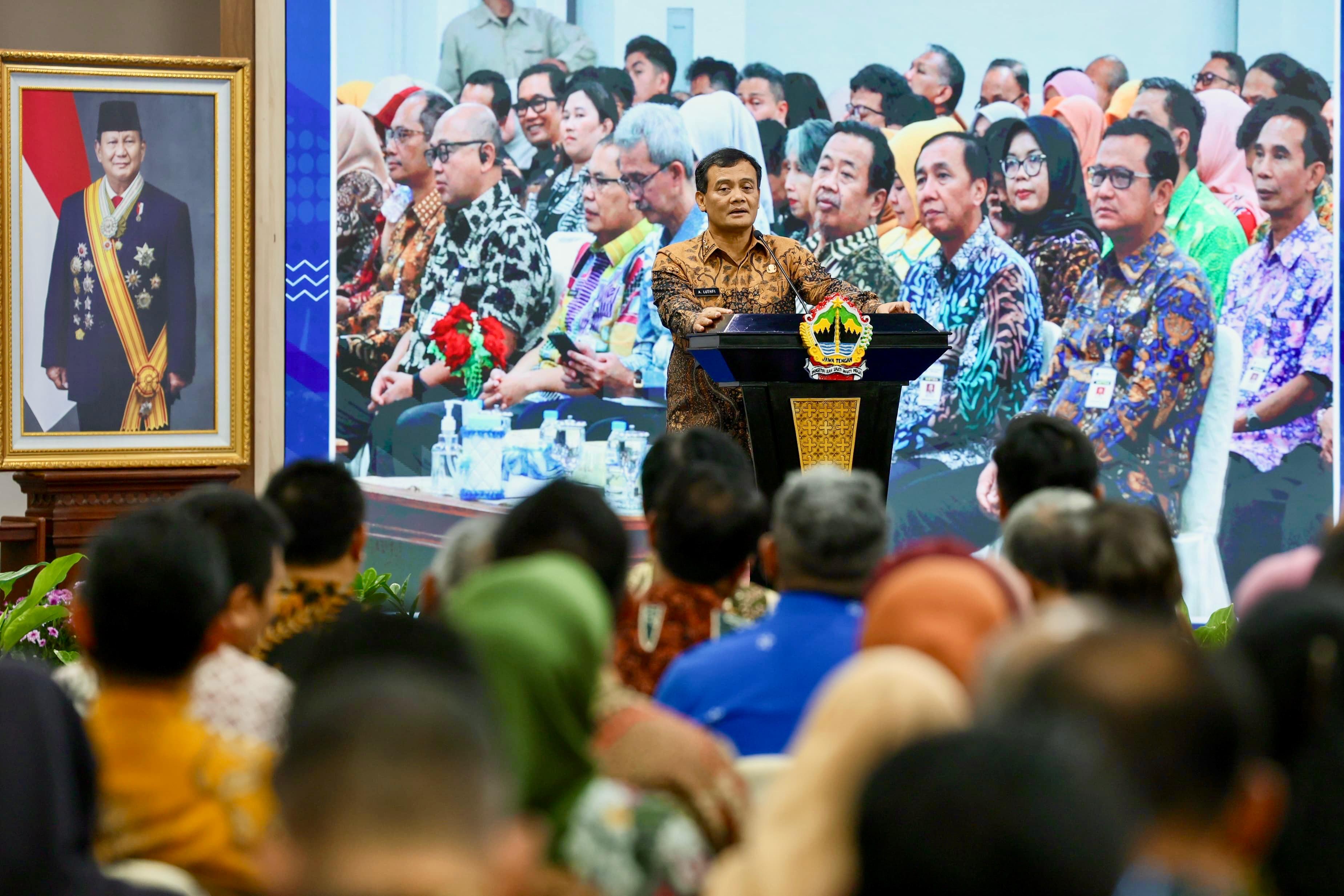 Gubernur Ahmad Luthfi memberikan pengarahan usai melantik pejabat di Gradhika Bhakti Praja, Kamis (15/1/2026).