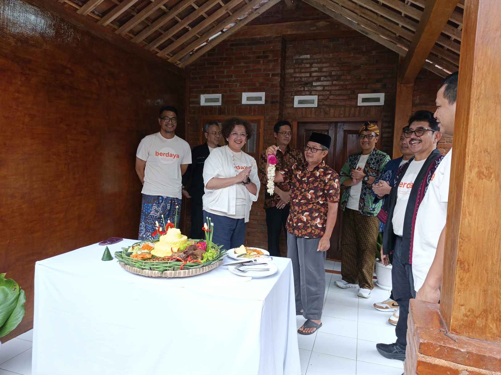 Penyerahan kunci hasil renovasi rumah milik Siswanto, warga Desa Borobudur, pada Kamis (15/1/2026) sore.