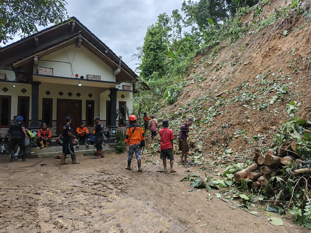 Bencana tanah longsor yang terjadi di Desa Ngadiharjo, Kecamatan Borobudur, Kabupaten Magelang, beberapa minggu lalu.