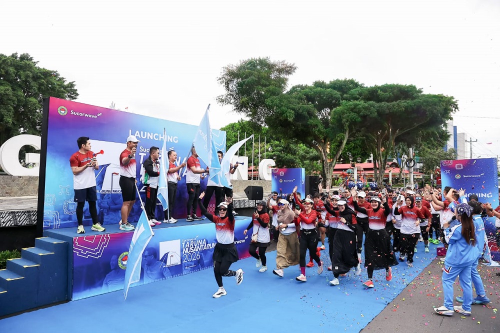 Pelari dari berbagai komunitas mengikuti peluncuran&nbsp;Sucorwave Taruna NusantaRun 2026, Minggu (18/1/2026).  &nbsp;