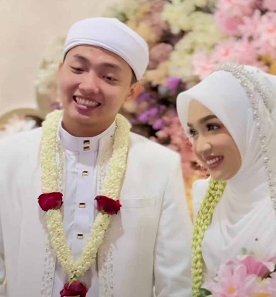 Pedakwah perempuan asal Surabaya Ning Umi Laila akhirnya resmi menikah dengan Gus Anas Hidayatulloh.