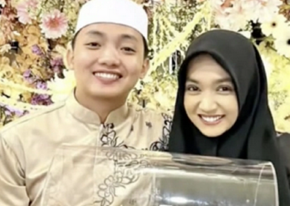 Ning Umi Laila dan Gus Anas yang pernikahannya viral di media sosial.