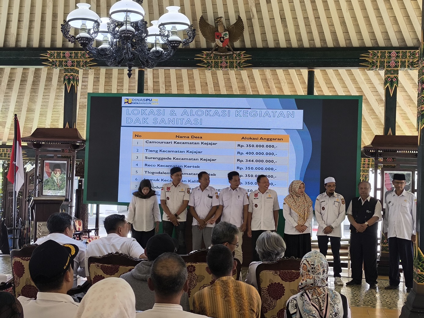 Kepala desa yang akan menerima BP SPAM tahun 2026 membaca pakta integritas bersama di Pendopo Kabupaten, Rabu (21/1/2026).