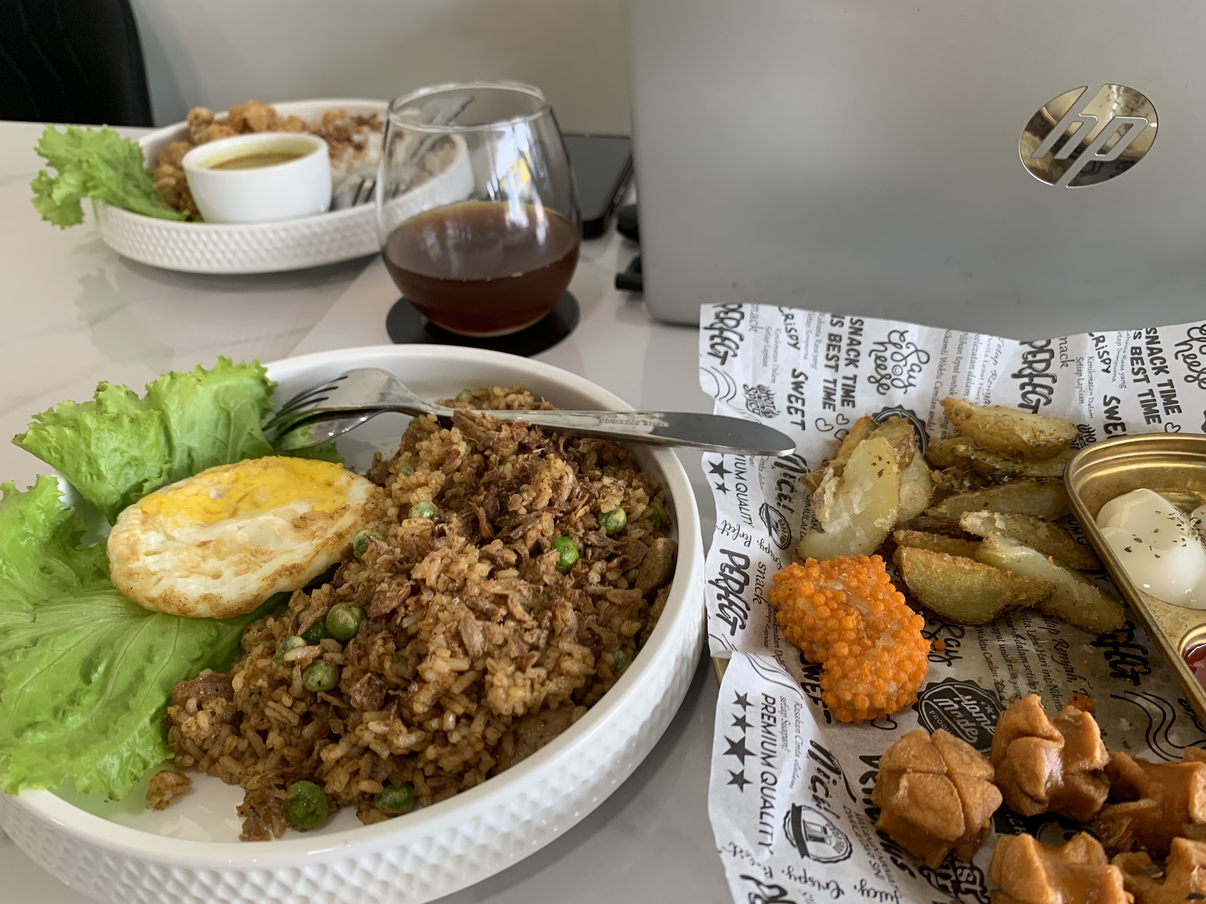 Nasi goreng salah satu menu yang disajikan Kedai Kopi Mak Ridjah.
